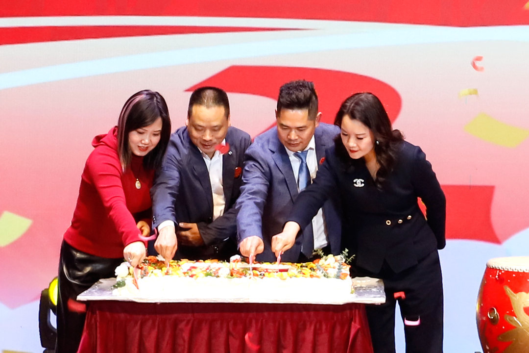 安快肖董夫妻、陳總夫妻合影留念