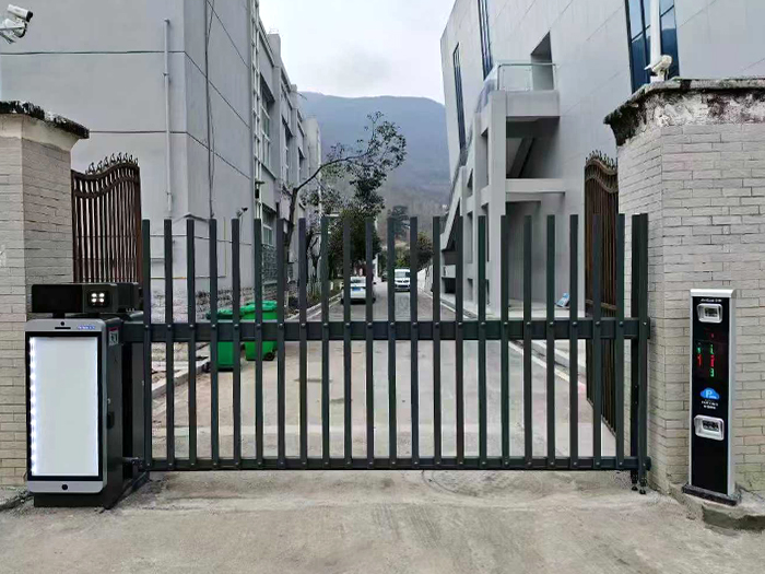 某廠區(qū)采用 “ 安快 ” 車牌識(shí)別系統(tǒng)