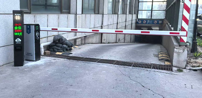 某停車場(chǎng)采用 “ 安快 ” 車牌識(shí)別系統(tǒng)