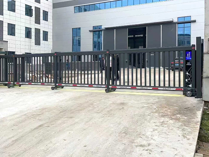 某工業(yè)園區(qū)采用 “ 安快 ” 柵欄款段滑門