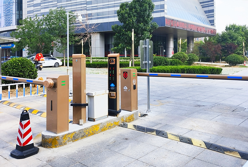某辦公樓停車場采用 “安快” 車牌識別系統(tǒng)