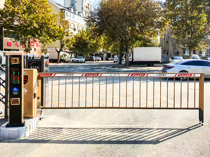 某街道停車場采用 “安快” 車牌識別系統(tǒng)