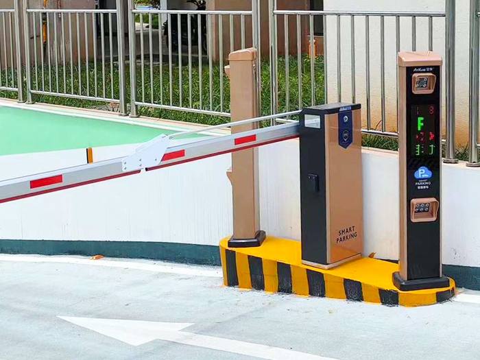 某小區(qū)停車場(chǎng)采用 “安快” 一進(jìn)一出直桿道閘