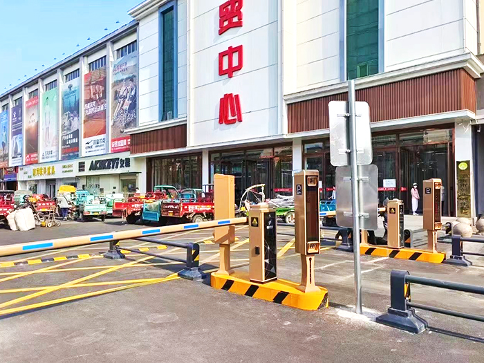 某商貿中心采用 “安快” 停車場車牌識別系統(tǒng)