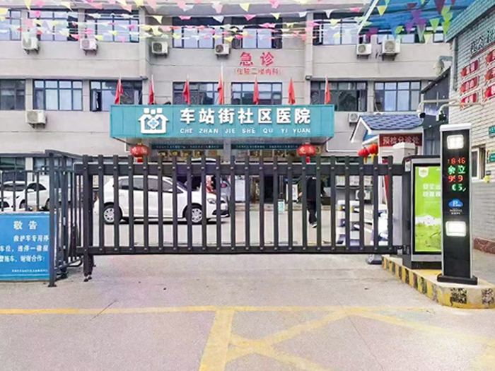 某社區(qū)醫(yī)院停車場采用 “安快” 車牌識別系統(tǒng)