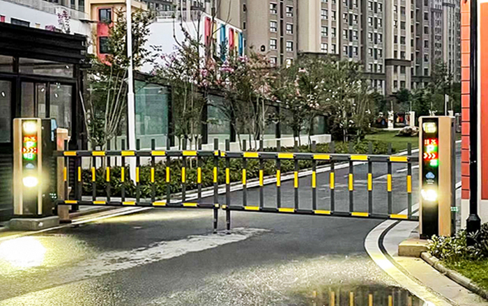 某小區(qū)采用 “安快” 一進(jìn)一出對開車牌識別系統(tǒng)案例圖