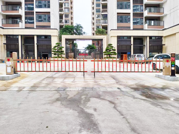 某小區(qū)采用 “安快” 一進一出柵欄道閘案例圖